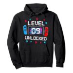 Level 9 Unlocked Gamer 9th Birthday Gift Video Game Boys Pullover Hoodie
